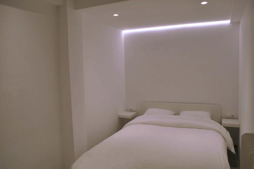 One By Olala Homes Athens